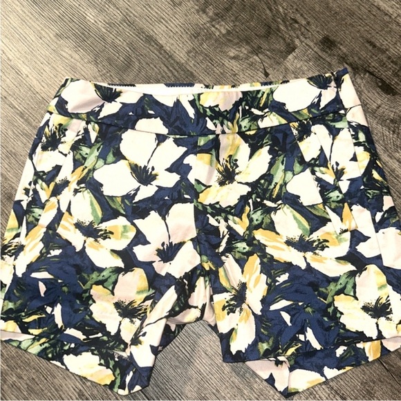 Floral Women's Shorts - Picture 1 of 4